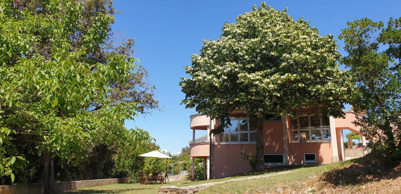 Apartments Seafront Villa Pula Exterior photo